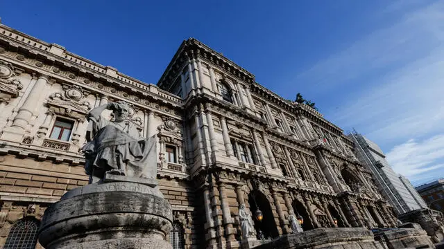 Veduta esterna del palazzo della Corte Suprema di Cassazione. Oggi le Sezioni Unite penali della Cassazione esaminano il tema relativo al saluto romano effettuato nel corso di una manifestazione pubblica, Roma, 18 Gennaio 2024. ANSA/GIUSEPPE LAMI