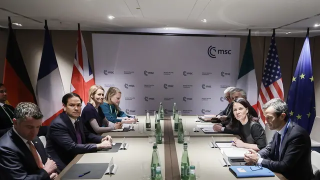 epa11897965 EU High Representative for Foreign Affairs and Security Policy Kaja Kallas (3-L), US Secretary of State Marco Rubio (2-L), Italian Foreign Minister Antonio Tajani (3-R) and German Foreign Minister Annalena Baerbock (2-R) attend the meeting of Foreign Ministers the Transatlantic Quint during the 61st Munich Security Conference (MSC), in Munich, Germany, 15 February 2025. High-level international decision-makers meet at the 61st Munich Security Conference in Munich from 14 to 16 February 2025 during their annual meeting to discuss global security issues. EPA/RONALD WITTEK / POOL