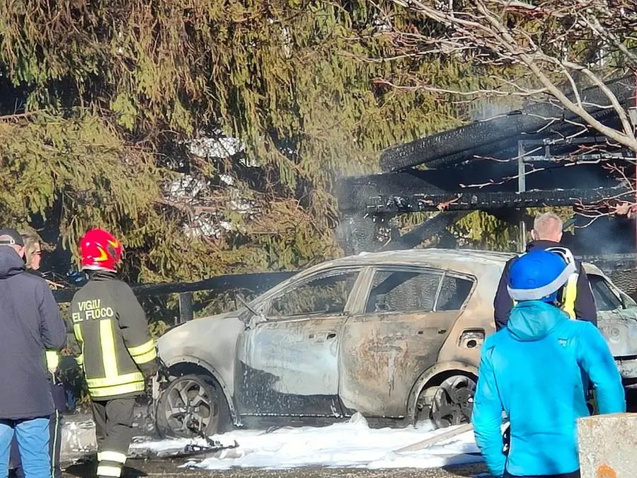 L'incendio scoppiato in via Cida, a Ponte di Legno