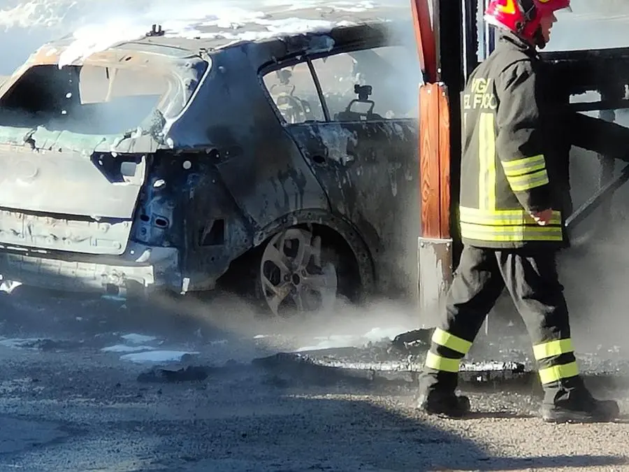 L'incendio scoppiato in via Cida, a Ponte di Legno