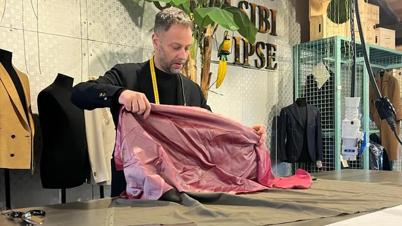 Maurizio Miri nel suo atelier