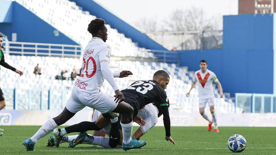 Sport Calcio Serie B Reggio Emilia Stadio Mapei Sassuolo Brescia nella foto contatto dubbio tra Gennaro Borrelli (Brescia Calcio) e Toljan  15/02/2025 nicoli@newreporter