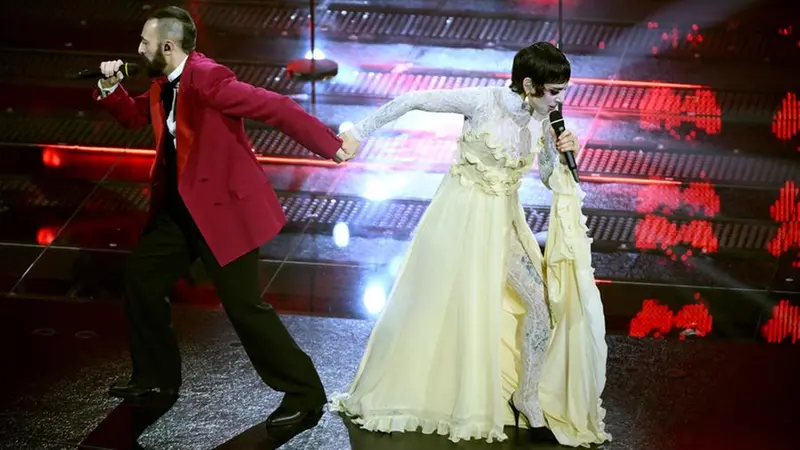 Il cuoricino dei Coma_Cose - Foto Ansa © www.giornaledibrescia.it