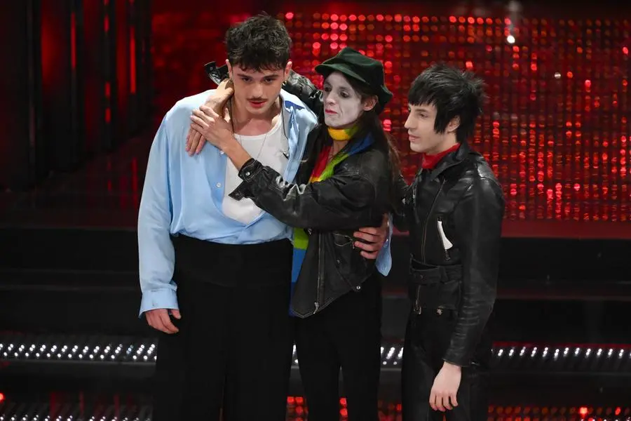 Italian singers Olly (L) and Lucio Corsi (C) on stage at the Ariston theatre during the 75th edition of the Sanremo Italian Song Festival, in Sanremo, Italy, 15 February 2025. The music festival will run from 11 to 15 February 2025. ANSA/ETTORE FERRARI