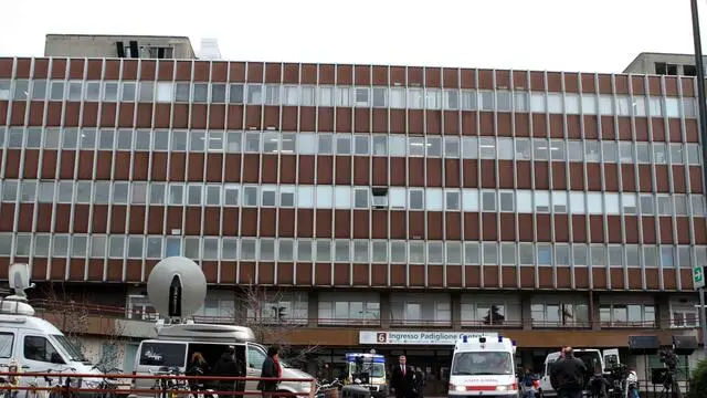 Esterno del reparto dell'ospedale Maggiore di Parma dove è ricoverato Pier Luigi Bersani, Parma, 7 Gennaio 2014. ANSA/ SANDRO CAPATTI