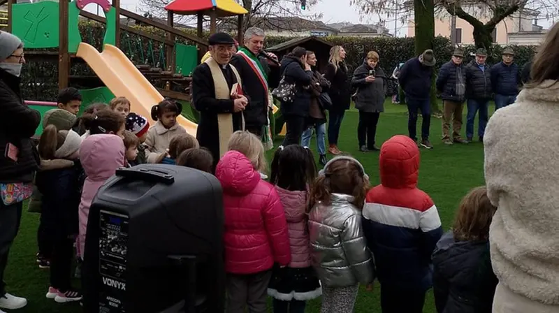 L'inaugurazione del nuovo giardino © www.giornaledibrescia.it