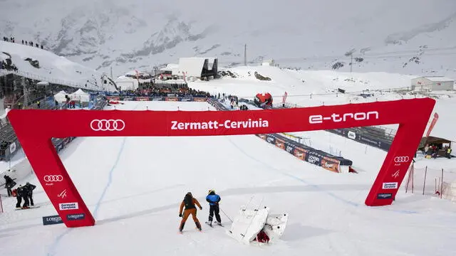 epa10984175 Workers remove an air fence after the women's downhill race was cancelled due to strong winds, on the new ski course "Gran Becca" at the Alpine Skiing FIS Ski World Cup Zermatt-Cervinia, in Cervinia, Italy, 19 November 2023. EPA/JEAN-CHRISTOPHE BOTT