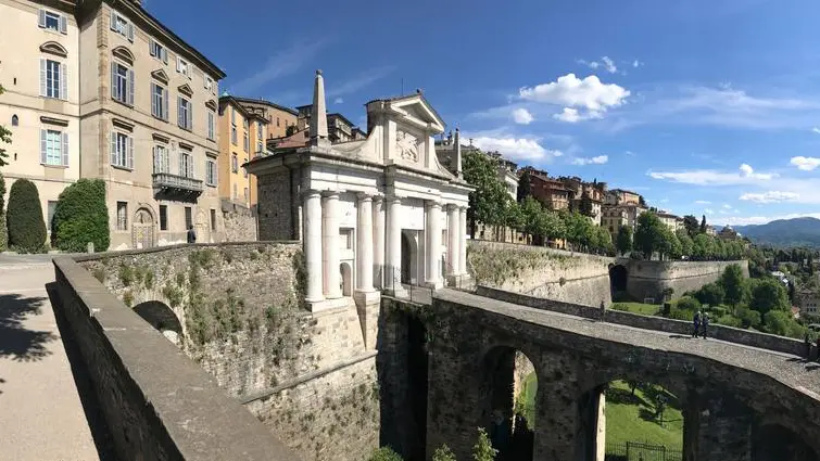 La Porta San Giacomo con il leone di San Marco è uno degli accessi a Bergamo Alta