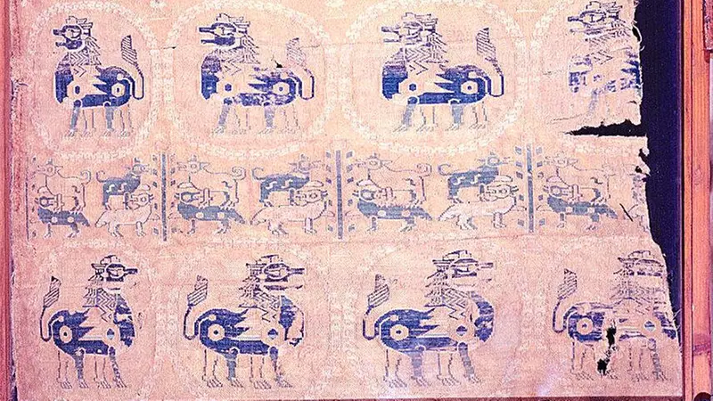 Dettaglio di uno dei due drappi di sciamito rinvenuti in Sant'Afra
