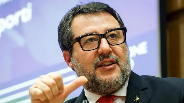 Il ministro dei Trasporti e delle infrastrutture Matteo Salvini nella sede della Regione Lazio durante un convegno sul Decreto salva casa, Roma, 13 Febbraio 2025.ANSA/GIUSEPPE LAMI