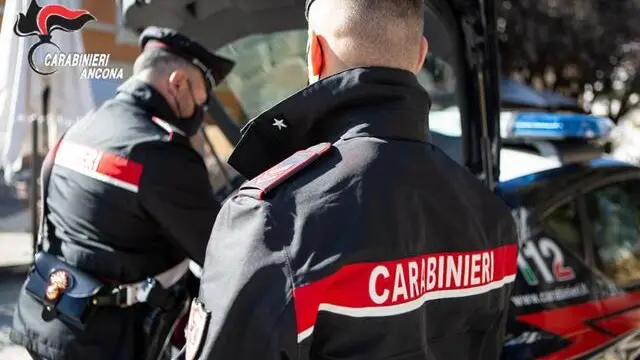 CARABINIERI ANCONA VICINO AUTO GENERICA