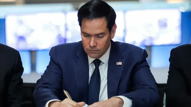 epa11901086 US Secretary of State Marco Rubio signs the guestbook during his visit to the Yad Vashem Holocaust Memorial museum in Jerusalem, 16 February 2025. EPA/JACK GUEZ / POOL