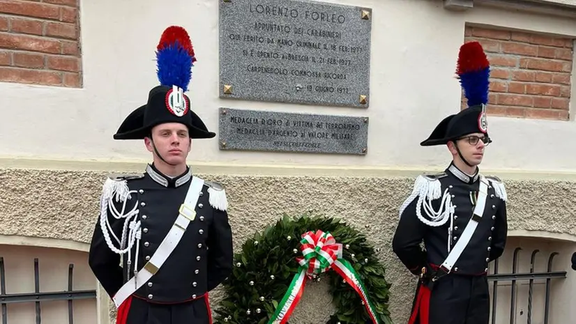 La cerimonia in onore di Lorenzo Forleo