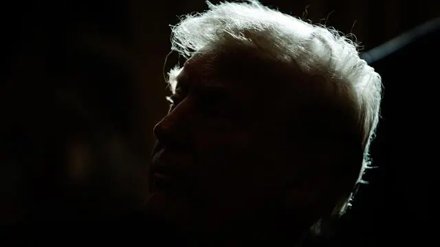 epaselect epa11896808 US President Donald Trump speaks to the media as he signs executive orders in the Oval Office at the White House in Washington, DC, USA, 14 February 2025. The executive orders signed on 14 February were on federal funding going to schools and universities related to the coronavirus pandemic as well as energy production. EPA/SAMUEL CORUM / POOL