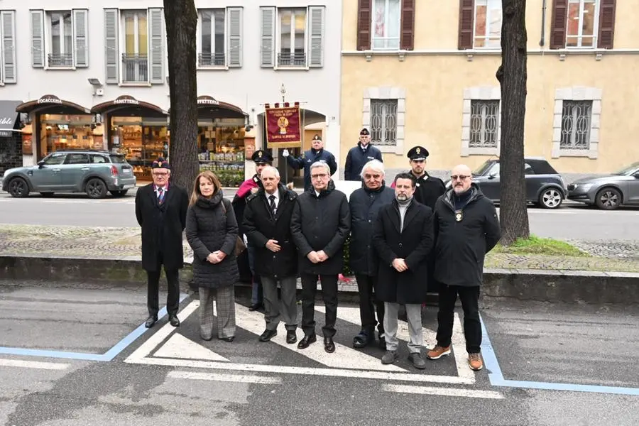 La commemorazione di Domenico Prosperi in via Gramsci