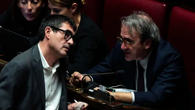 Il segretario di Sinistra Italiana (Si) Nicola Fratoianni con il co-portavoce di Europa Verde Angelo Bonelli in aula alla Camera dei Deputati durante la discussione del disegno di legge (ddl) su disposizioni in materia di lavoro, Roma, 08 ottobre 2024. ANSA/ANGELO CARCONI