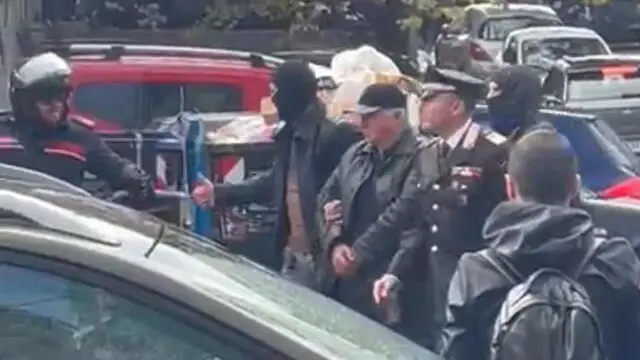 (fotogramma da video) Giovanni Luppino viene portato via dai carabinieri del Ros nei pressi della clinica privata in cui è stato arrestato il boss Matteo Messina Denaro, latitante da 30 anni, Palermo, 16 gennaio 2023. ANSA/Uff stampa Carabinieri + PRESS OFFICE, HANDOUT PHOTO, NO SALES + NPK