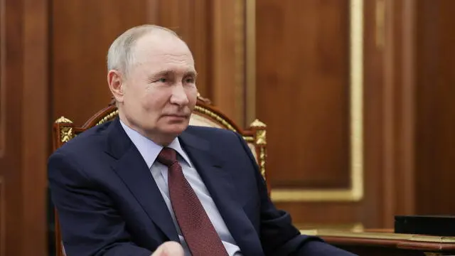 epa11902535 Russian President Vladimir Putin meets with Kamchatka Territory Governor Vladimir Solodov at the Kremlin in Moscow, Russia, 17 February 2025. EPA/MIKHAIL METZEL / SPUTNIK / KREMLIN POOL MANDATORY CREDIT