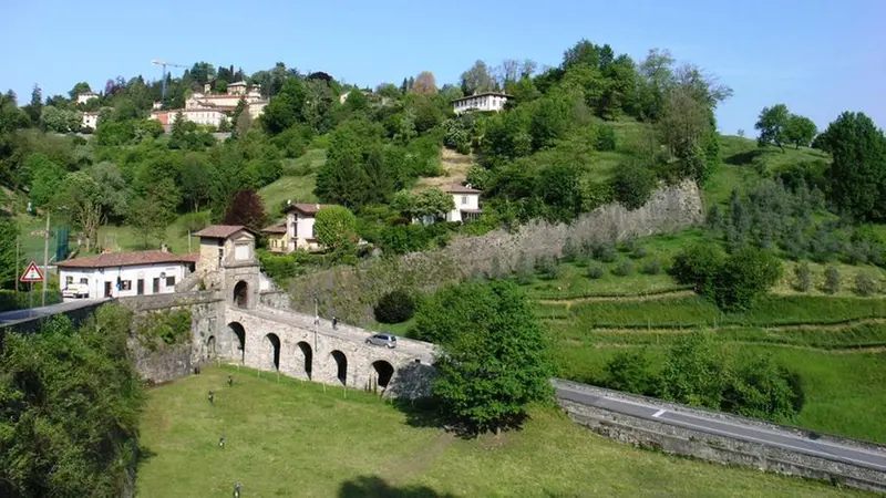 Il lato nord della mura veneziane di Bergamo