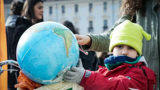 Manifestazione corteo dei ragazzi di Friday for future per protestare contro il cambiamento climatico. Torino 03 marzo 2023 ANSA/TINO ROMANO