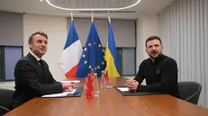 epa11784305 France's President Emmanuel Macron (L) and Ukraine's President Volodymyr Zelensky (R) pose before a meeting at the European Council in Brussels, Belgium, 18 December 2024, on the sideline of EU and Western Balkans leaders meeting in Brussels to discuss strengthening regional cooperation and partnerships. EPA/NICOLAS TUCAT / POOL