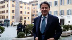 Il presidente del Movimento 5 Stelle (M5s) Giuseppe Conte davanti Montecitorio, Roma, 19 febbraio 2025. ANSA/ANGELO CARCONI