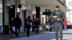 epa06401714 An armed Spanish Civil Guard officer patrols during a security check near to a mall in Aldaia, eastern Spain, 21 December 2017. The Spanish central government's representative in the Valencia region, Juan Carlos Moragues, presented the Guardia Civil's operative plan to increase the security in the surrounding of malls during the Christmas season. (Attention editors: Faces pixelated by source in accordance with Spanish law) EPA/MANUEL BRUQUE