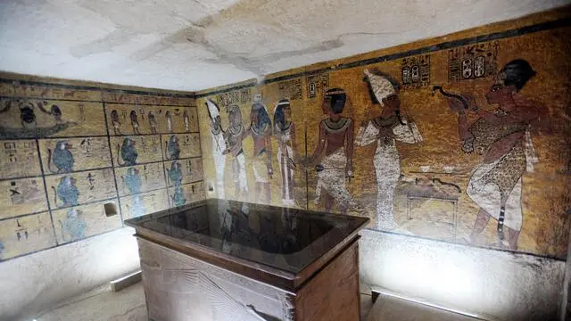 epa05045631 A picture made available on 28 November 2015 shows an interior view of the King Tutankhamun burial chamber in the Valley of the Kings, Luxor, Egypt, 26 November 2015. Scanning works were conducted inside King Tutankhamun's Tomb for two days. The country's Minister of Antiquities, Dr. Mamdouh Eldamaty, said at a press conference on 28 November 2015 that the preliminary results of the radar scans indicated the existence of an unknown burial chamber behind that of the Boy King's. British archaeologist Nicholas Reeves believes that the new chamber could be the last resting place of Queen Nefertiti, King Tut's mother-in-law. EPA/STR