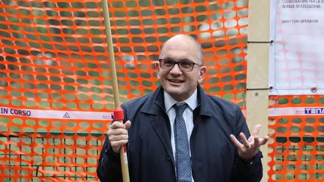 Commemorazione in piazza San Benedetto a Norcia per l'ottavo anniversario del terremoto del 30 ottobre 2016 e consegna dei lavori per realizzazione del nuovo polo scolastico di Norcia. Presenti il commissario straordinario alla ricostruzione, Guido Castelli, e Stefania Proietti presidente della Provincia di Perugia, Rosella Tonti dirigente scolastica Norcia, Donatella Tesei presidente della Regione Umbria, l’abate benedettino padre Benedetto Nivakoff, il sindaco di Norcia Giuliano Boccanera