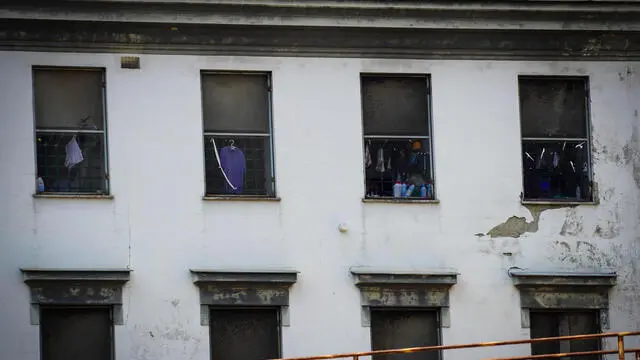 Protesta al carcere di Poggioresle all’indomani dell’approvazione del decreto carceri. Napoli 8 Agosto 2024. ANSA/CESARE ABBATE/