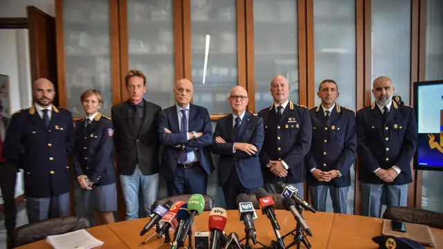 Al centro Alessandro Gobbis Marcello Viola Giuseppe Petronzi e Daniele Calenda alla conferenza stampa in procura dopo gli arresti per terrorismo, Milano 17 Ottobre 2023 ANSA/MATTEO CORNER