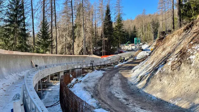 Il presidente del Veneto, Luca Zaia, durante un sopralluogo al cantiere della pista da bob per le olimpiadi di Milano-Cortina del 2026, Cortina, 18 gennaio 2025. ANSA/UFFICIO STAMPA REGIONE VENETO +++ NPK +++ NO SALES, EDITORIAL USE ONLY ++++