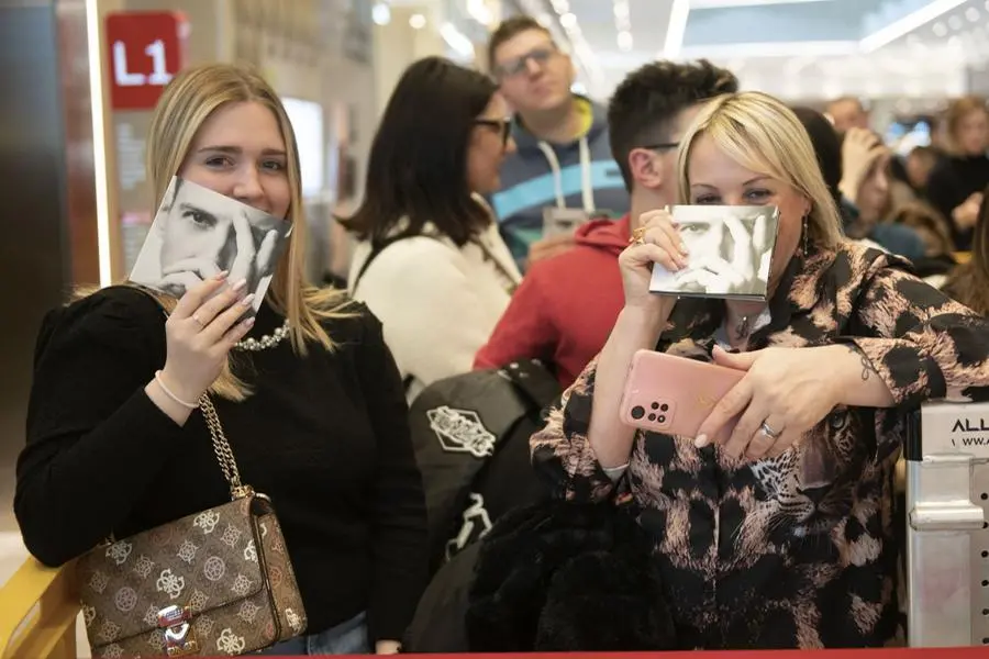 L'instore di Francesco Gabbani a Elnòs