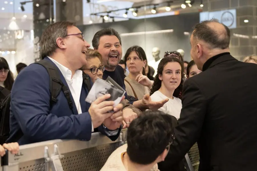 L'instore di Francesco Gabbani a Elnòs