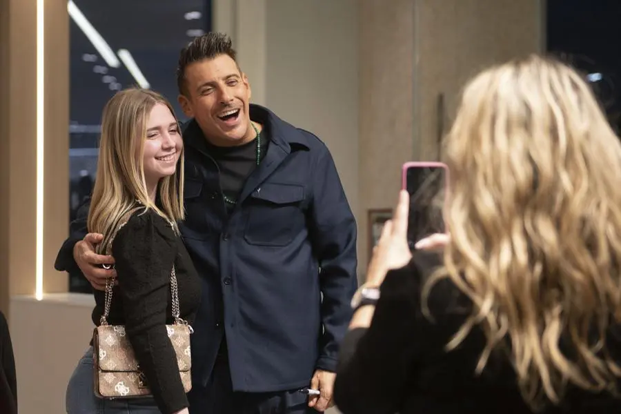 L'instore di Francesco Gabbani a Elnòs