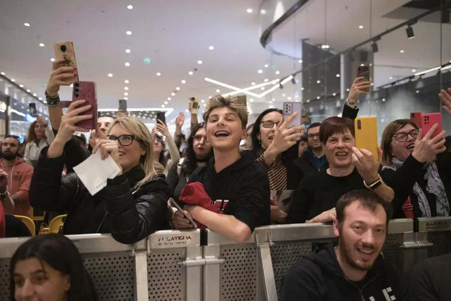 L'instore di Francesco Gabbani a Elnòs