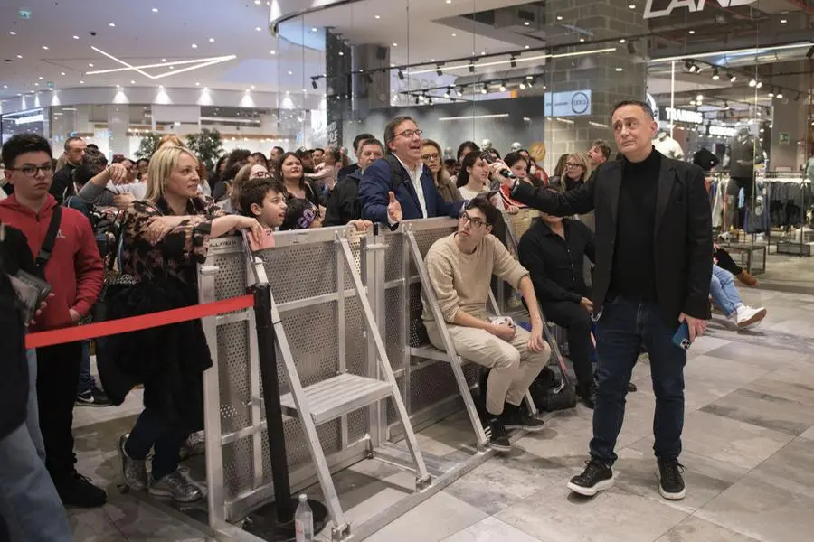 L'instore di Francesco Gabbani a Elnòs