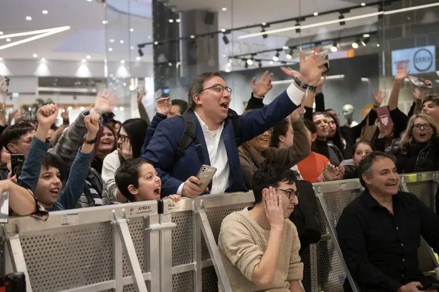 L'instore di Francesco Gabbani a Elnòs