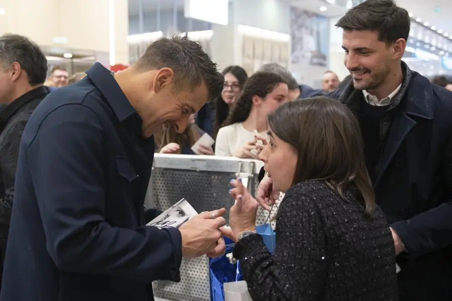 L'instore di Francesco Gabbani a Elnòs