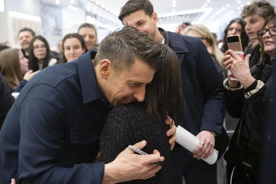 L'instore di Francesco Gabbani a Elnòs