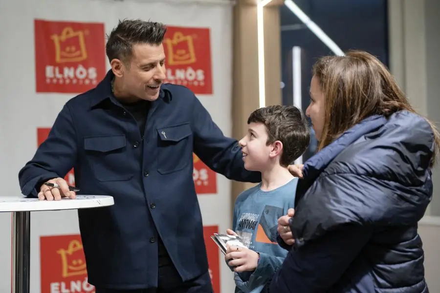 L'instore di Francesco Gabbani a Elnòs