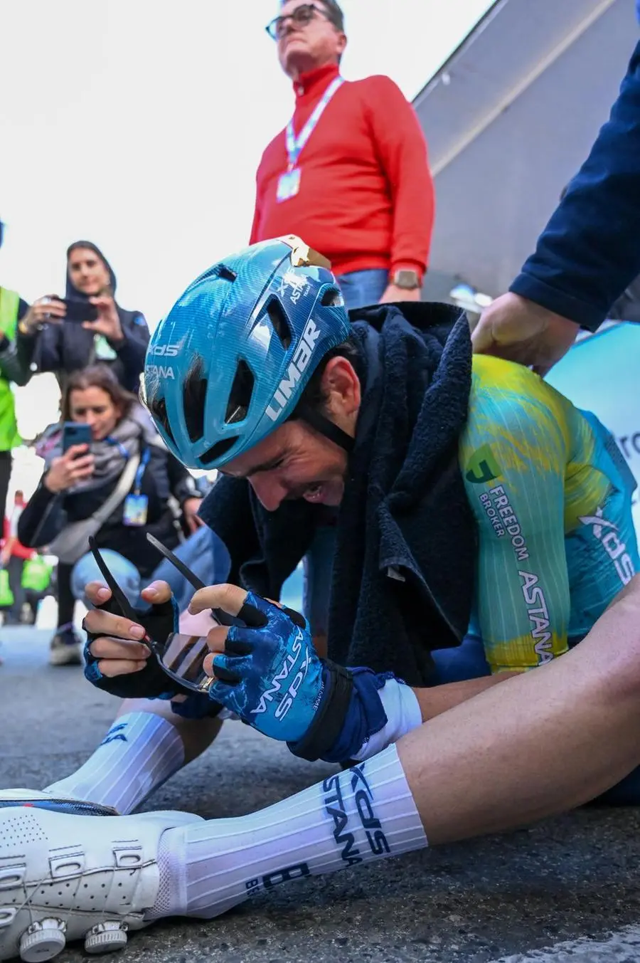 Ciclismo, Scaroni trionfa in Francia