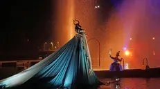 Una scena dalla premiere dello spettacolo sull’acqua “ Giacomo Una storia d’amore “, andato in scena stasera nella darsena grande dell’antico Arsenale, per il carnevale veneziano dedicato a Giacomo Casanova, Venezia 21 febbraio 2025. ANSA/ANDREA MEROLA