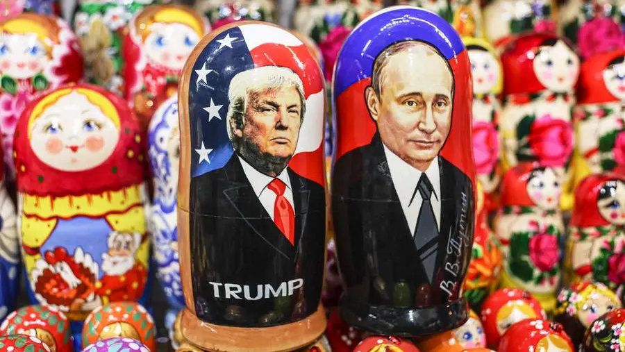 Matrioske che rappresentano Donald Trump e Vladimir Putin - Foto Ansa © www.giornaledibrescia.it
