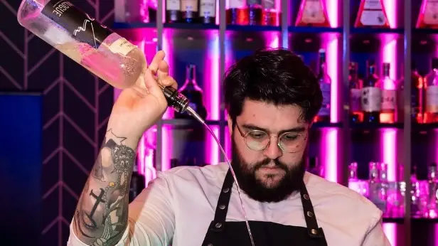 Brad Elizalde a Brescia: il miglior barista del mondo al Dialogue