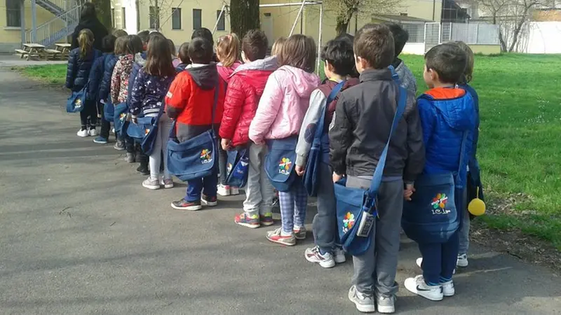 I bimbi a scuola senza zaino
