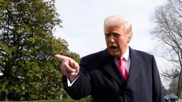 epa11916609 US President Donald Trump talks to reporters on the South Lawn of the White House in Washington, DC, USA, 22 February 2025, before his departure to deliver remarks at the Conservative Political Action Conference (CPAC). EPA/YURI GRIPAS / POOL