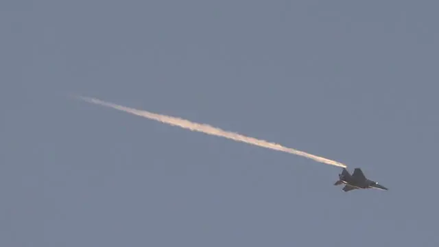 epa11408302 An Israeli Air Force (IAF) F-15 fighter jet leaves smoke trail close as it flyes near the border with the Gaza Strip, as seen from an undisclosed location in southern Israel, 13 June 2024. The Israeli military stated on 13 June that its troops are continuing to operate against 'terrorist infrastructure and operatives' in the Gaza Strip. More than 37,000 Palestinians and over 1,400 Israelis have been killed, according to the Palestinian Health Ministry and the Israel Defense Forces (IDF), since Hamas militants launched an attack against Israel from the Gaza Strip on 07 October 2023, and the Israeli operations in Gaza and the West Bank which followed it. EPA/ABIR SULTAN