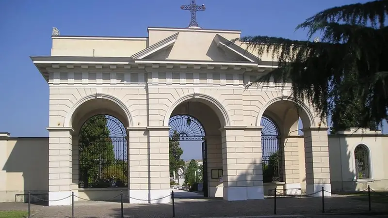 Il cimitero centrale di Rovato - © www.giornaledibrescia.it