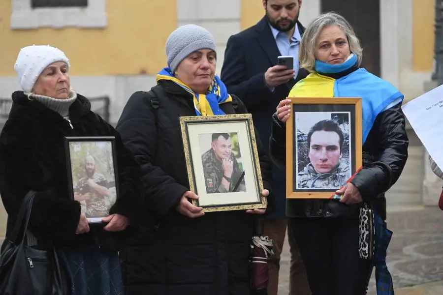 CRONACA BRESCIA PIAZZA MERCATO MANIFESTAZIONE PER L'UCRAINA PER CARINI 23-02-2025 MARCO ORTOGNI NEW EDEN GROUP